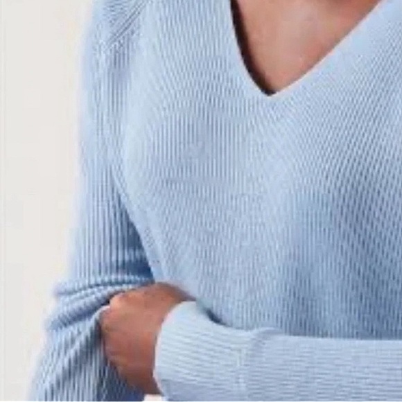 Athleta Hanover Refined Merino Wool Vneck Pullover Sweater Size Small Light Blue - Picture 2 of 13